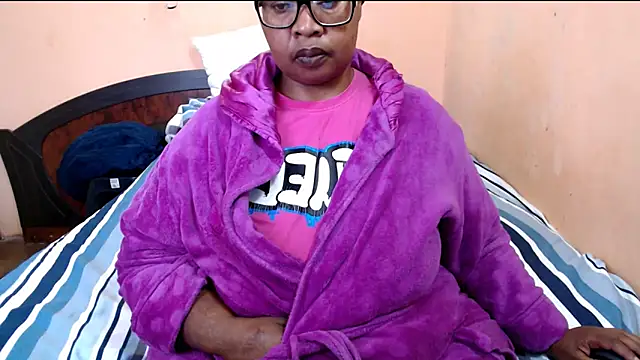 Snapshot of ZOQULUx chatting on 06-09-26, 07:53 ZOQULUx online show from 06-09-26, 07:53