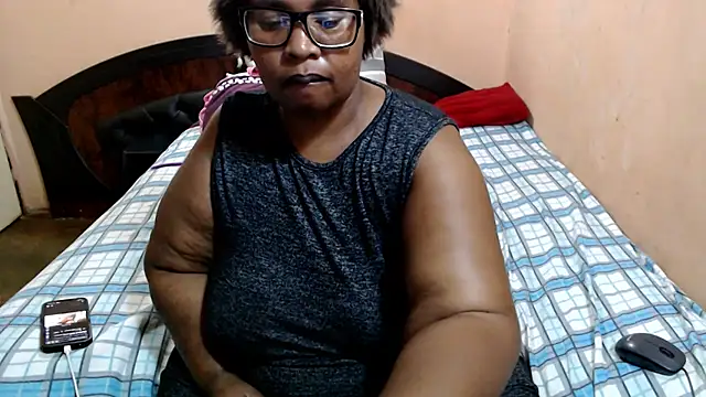 Snapshot of ZOQULUx chatting on 05-10-26, 06:21 ZOQULUx online show from 05-10-26, 06:21