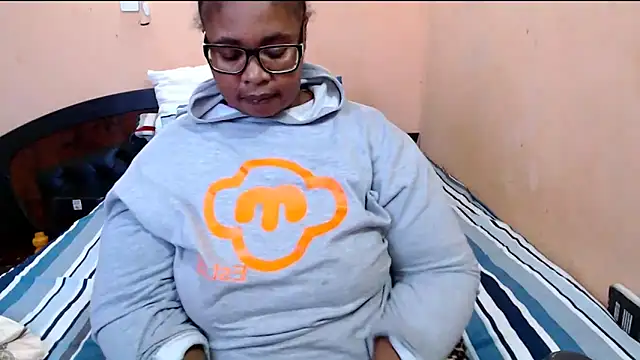 Snapshot of ZOQULUx chatting on 06-07-26, 09:36 ZOQULUx online show from 06-07-26, 09:36