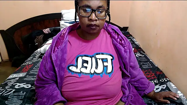 Snapshot of ZOQULUx chatting on 05-26-26, 04:54 ZOQULUx online show from 05-26-26, 04:54