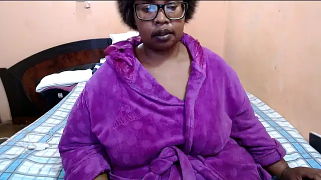 Snapshot of ZOQULUx chatting on 06-12-26, 08:45 ZOQULUx online show from 06-12-26, 08:45