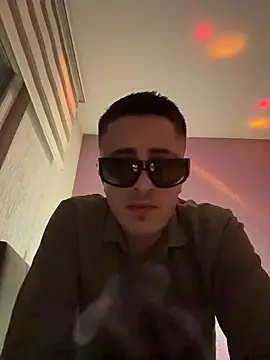 WhiteeMen online show from 11-25-25, 08:42