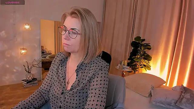 Annie Light online show from 04-03-26, 06:53