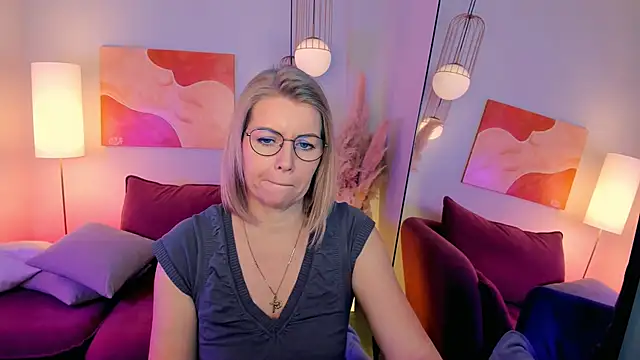 Annie Light online show from 02-10-26, 06:34