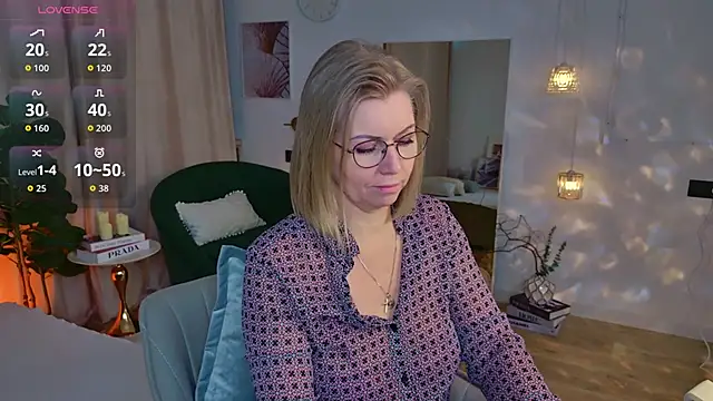 Annie Light online show from 04-21-26, 07:15