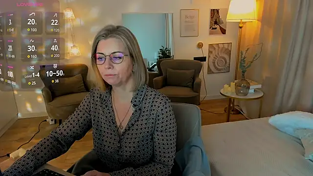 Annie Light online show from 02-24-26, 06:25