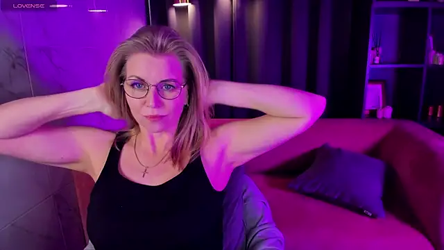 Annie Light online show from 03-14-25, 11:45