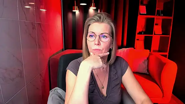 Annie Light online show from 02-06-26, 06:20