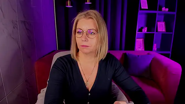 Annie Light online show from 10-21-25, 05:40