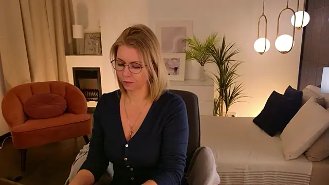 Annie Light online show from 02-07-26, 12:35