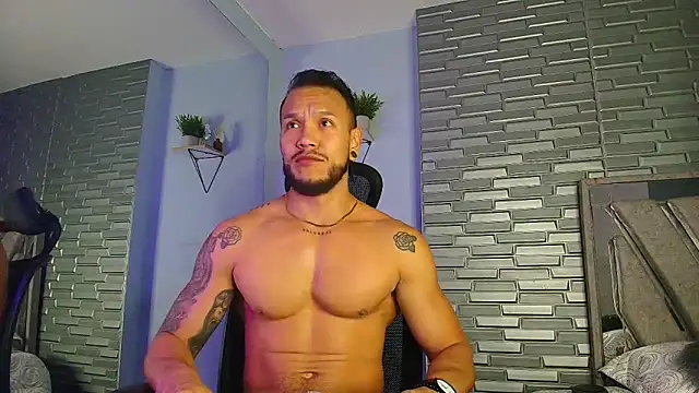 Snapshot of ARON_TAYLER01 chatting on 02-18-26, 10:33 ARON TAYLER01 online show from 02-18-26, 10:33