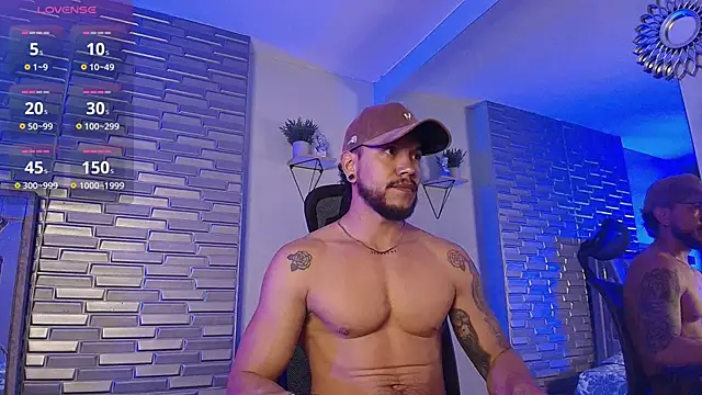 ARON TAYLER01 online show from 04-12-26, 10:29