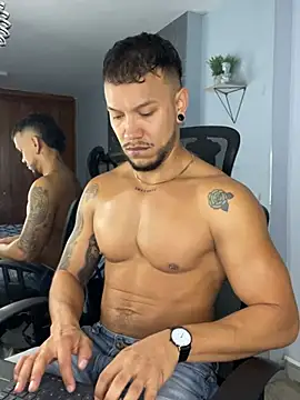 ARON TAYLER01 online show from 03-18-25, 12:39