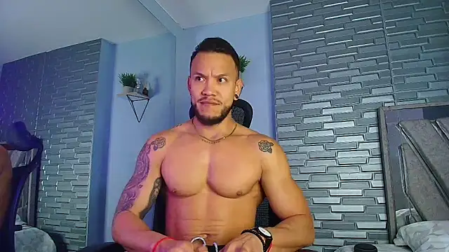 Snapshot of ARON_TAYLER01 chatting on 02-11-26, 10:26 ARON TAYLER01 online show from 02-11-26, 10:26