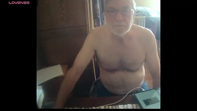 Snapshot of terrybare chatting on 03-12-25, 09:02 terrybare online show from 03-12-25, 09:02