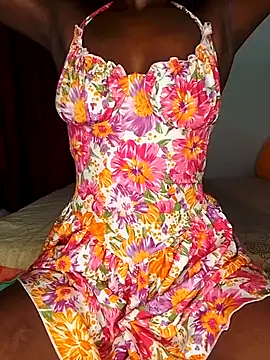 Snapshot of NicRaisaa chatting on 10-02-25, 03:54 NicRaisaa online show from 10-02-25, 03:54