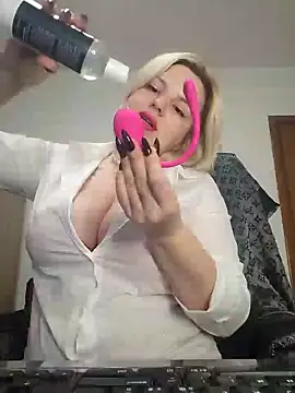 Snapshot of Ladykaos chatting on 12-30-24, 03:23 Ladykaos online show from 12-30-24, 03:23