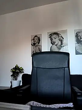 Ladykaos online show from 10-28-25, 01:21