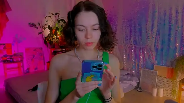Snapshot of poli__ chatting on 02-16-25, 10:44 poli   online show from 02-16-25, 10:44