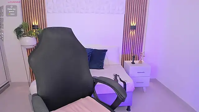 valeria acosta  online show from 10-23-25, 08:29