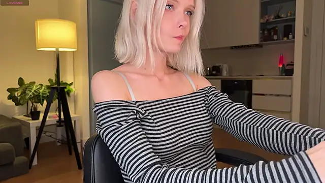 Snapshot of neon_demon chatting on 10-05-25, 09:05 neon demon online show from 10-05-25, 09:05