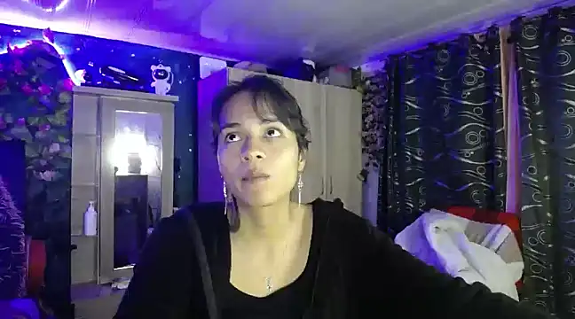 Snapshot of Samara_Beltran chatting on 02-23-25, 04:39 Samara Beltran online show from 02-23-25, 04:39