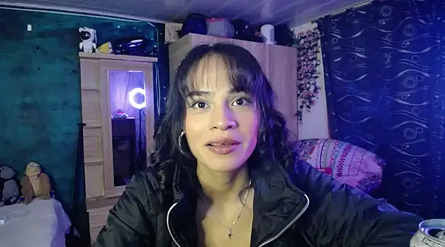 Snapshot of Samara_Beltran chatting on 02-28-25, 02:42 Samara Beltran online show from 02-28-25, 02:42