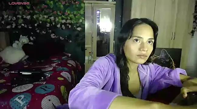 Snapshot of Samara_Beltran chatting on 02-21-25, 02:50 Samara Beltran online show from 02-21-25, 02:50