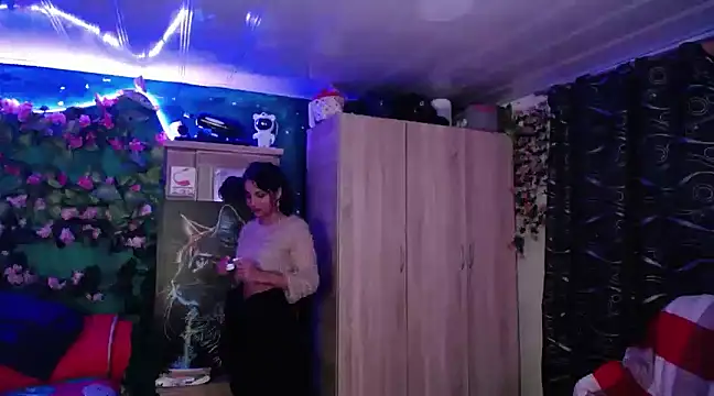 Snapshot of Samara_Beltran chatting on 02-23-25, 10:49 Samara Beltran online show from 02-23-25, 10:49