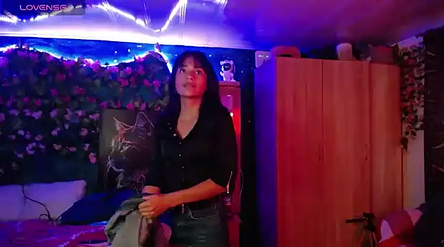 Snapshot of Samara_Beltran chatting on 02-17-25, 11:00 Samara Beltran online show from 02-17-25, 11:00