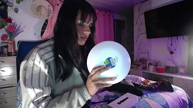 Snapshot of Samara_Beltran chatting on 10-08-25, 03:41 Samara Beltran online show from 10-08-25, 03:41