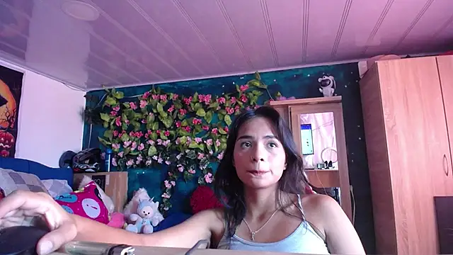 Snapshot of Samara_Beltran chatting on 02-21-25, 09:43 Samara Beltran online show from 02-21-25, 09:43
