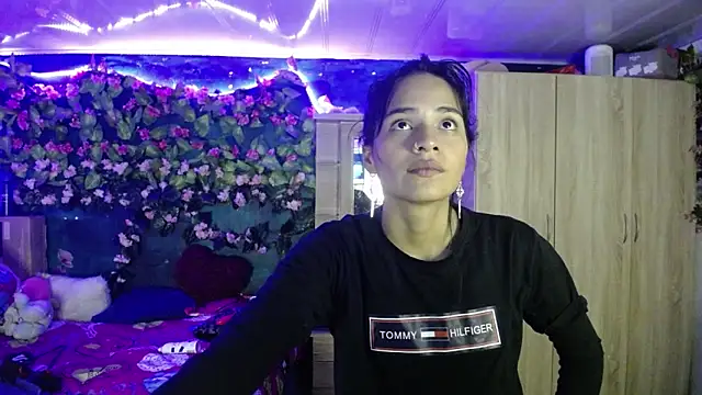 Snapshot of Samara_Beltran chatting on 02-22-25, 03:34 Samara Beltran online show from 02-22-25, 03:34