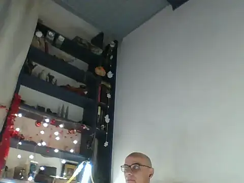 Snapshot of Karabinek666 chatting on 01-11-26, 08:16 Karabinek666 online show from 01-11-26, 08:16