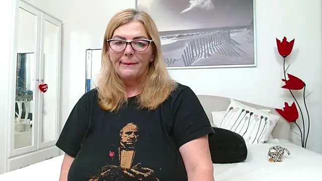 YulliaMilf online show from 11-27-25, 06:41