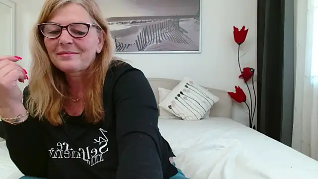 YulliaMilf online show from 04-15-26, 08:53