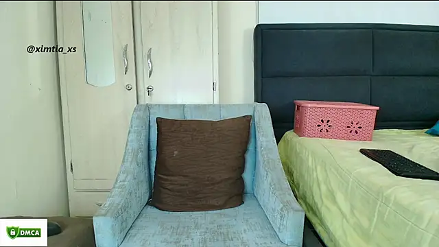 Snapshot of ximtia_xs chatting on 12-21-25, 05:03 ximtia xs online show from 12-21-25, 05:03