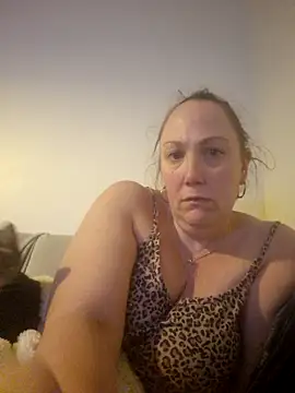 Snapshot of Wisie_Cutie chatting on 02-27-25, 09:04 Wisie Cutie online show from 02-27-25, 09:04