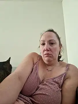 Snapshot of Wisie_Cutie chatting on 02-15-25, 02:11 Wisie Cutie online show from 02-15-25, 02:11