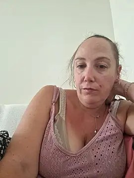 Snapshot of Wisie_Cutie chatting on 09-08-25, 03:11 Wisie Cutie online show from 09-08-25, 03:11