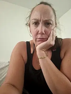 Snapshot of Wisie_Cutie chatting on 10-02-25, 03:37 Wisie Cutie online show from 10-02-25, 03:37