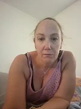 Snapshot of Wisie_Cutie chatting on 09-23-25, 03:19 Wisie Cutie online show from 09-23-25, 03:19