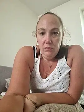 Snapshot of Wisie_Cutie chatting on 10-06-25, 01:56 Wisie Cutie online show from 10-06-25, 01:56