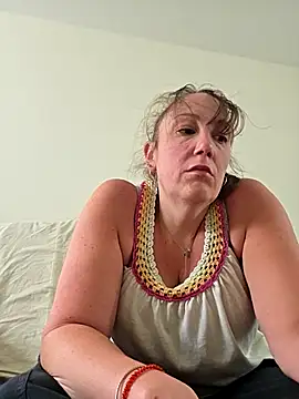 Wisie Cutie online show from 04-15-26, 03:27