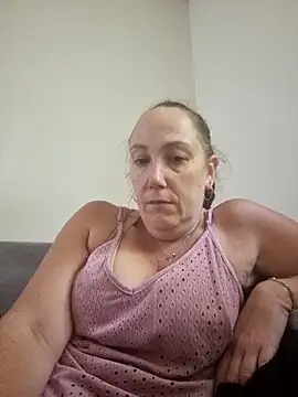 Snapshot of Wisie_Cutie chatting on 09-30-25, 03:29 Wisie Cutie online show from 09-30-25, 03:29