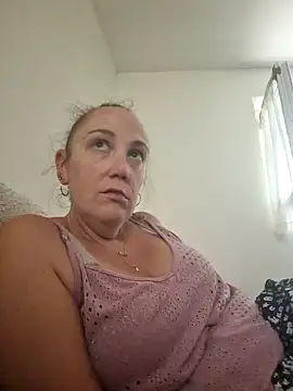 Snapshot of Wisie_Cutie chatting on 09-10-25, 03:11 Wisie Cutie online show from 09-10-25, 03:11