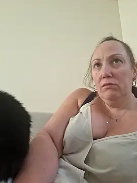 Snapshot of Wisie_Cutie chatting on 03-18-25, 04:28 Wisie Cutie online show from 03-18-25, 04:28