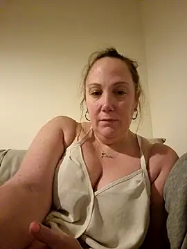 Snapshot of Wisie_Cutie chatting on 01-26-25, 10:24 Wisie Cutie online show from 01-26-25, 10:24