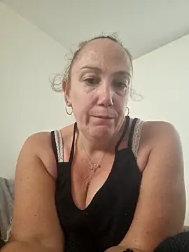 Snapshot of Wisie_Cutie chatting on 10-16-25, 01:08 Wisie Cutie online show from 10-16-25, 01:08