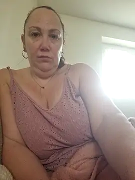 Snapshot of Wisie_Cutie chatting on 03-22-25, 01:41 Wisie Cutie online show from 03-22-25, 01:41